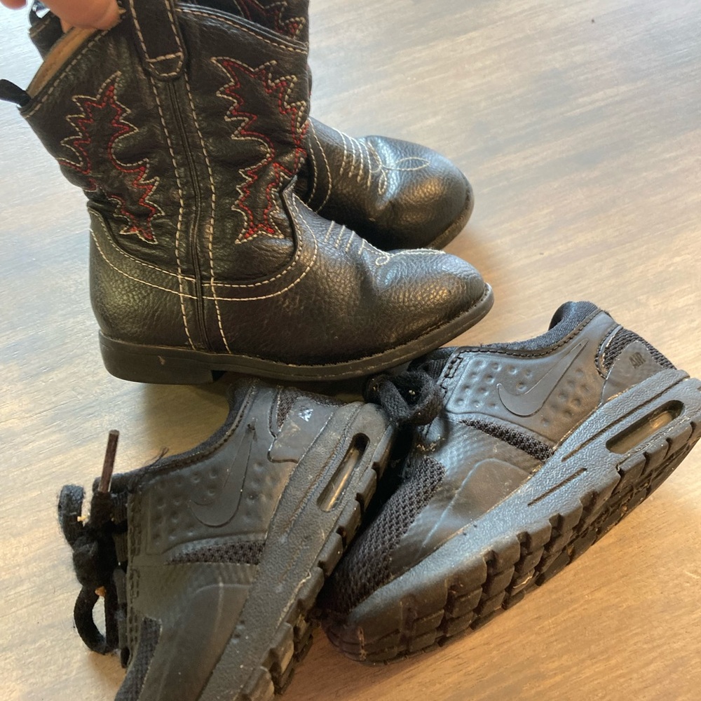 Toddler boys size 6 boots & nikes